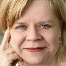 Isabella Archan liest aus „Und täglich grüßt die MörderMitzi“ (Unterhaltung / Freizeit | Neunkirchen)
