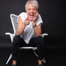 Schwitzen mit Witzen von Comedienne Seraphina Kalze (Unterhaltung / Freizeit | Bad Sulza)