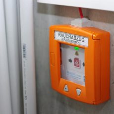 RWA: Fachkraft/Sachkunde für Rauch-Wärmeabzugsanlagen (Schulung | Online) RWA: Fachkraft/Sachkunde für Rauch-Wärmeabzugsanlagen (Schulung | Online)