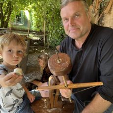 Haus am See: Ohne geht’s nicht – Holz und seine Verarbeitung von der Stein- bis in die Bronzezeit (Unterhaltung / Freizeit | Uhldingen-Mühlhofen) Haus am See: Ohne geht’s nicht – Holz und seine Verarbeitung von der Stein- bis in die Bronzezeit (Unterhaltung / Freizeit | Uhldingen-Mühlhofen)
