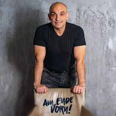 Django Asül: Am Ende vorn (Unterhaltung / Freizeit | Bad Nauheim) Django Asül: Am Ende vorn (Unterhaltung / Freizeit | Bad Nauheim)