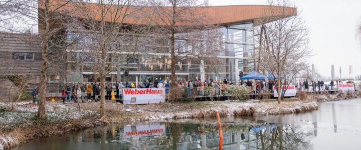 Neujahrsschwimmen (Unterhaltung / Freizeit | Rheinau) Neujahrsschwimmen (Unterhaltung / Freizeit | Rheinau)